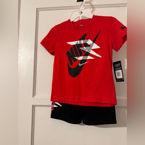 Nike Boys Set Sz 6 - Picture 1 of 4